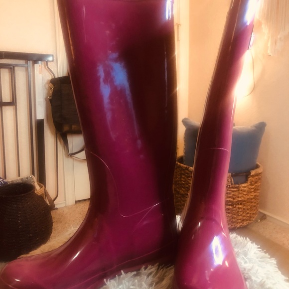 Nomad Shoes - Nomad Rain Boots. Color Purple. Size 9.5